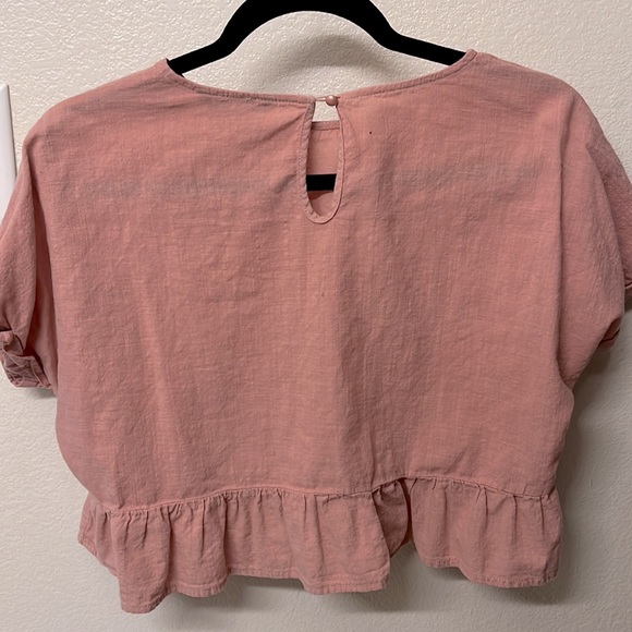 Loose fitting blouse. - Picture 2 of 2